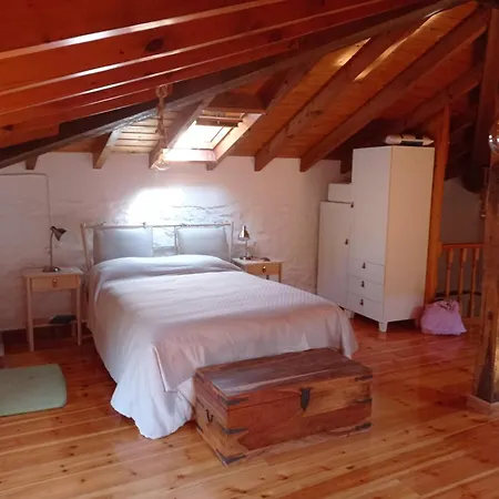 Сasa de vacaciones Amplia Y Cómoda Casa De Piedra Con Porche Y Jardín San Roque de Ríomiera