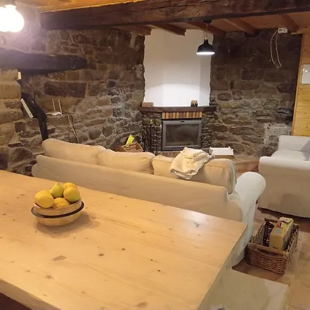 Amplia Y Comoda Casa De Piedra Con Porche Y Jardin Holiday home