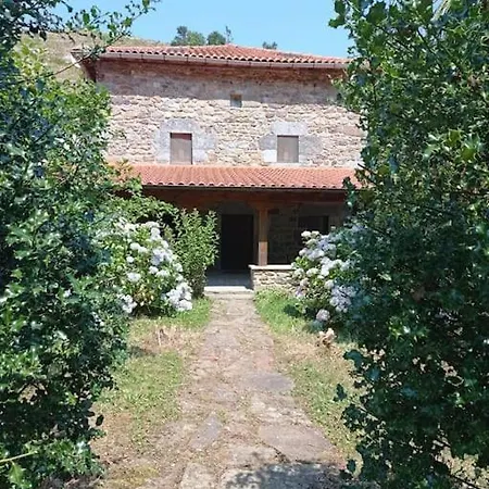 Holiday home Amplia Y Comoda Casa De Piedra Con Porche Y Jardin *