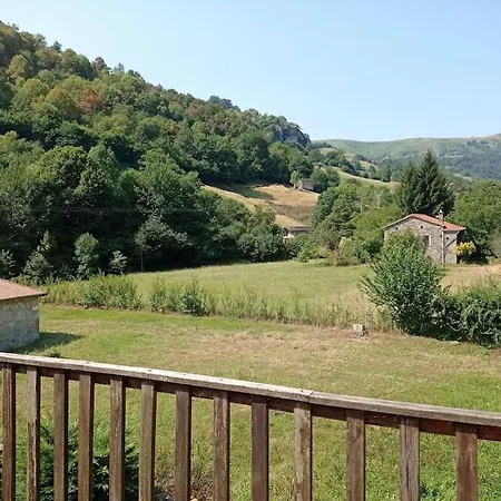 Holiday home Amplia Y Comoda Casa De Piedra Con Porche Y Jardin