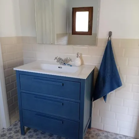 Amplia Y Comoda Casa De Piedra Con Porche Y Jardin Holiday home