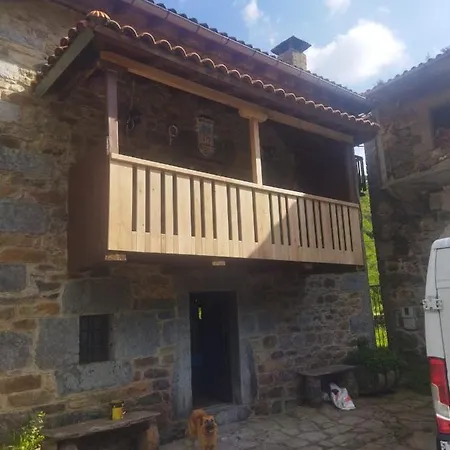 Holiday home Amplia Y Comoda Casa De Piedra Con Porche Y Jardin *