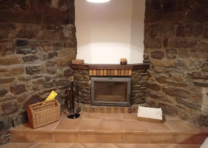 Hébergement de vacances Amplia Y Comoda Casa De Piedra Con Porche Y Jardin