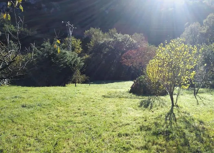 Amplia Y Comoda Casa De Piedra Con Porche Y Jardin *