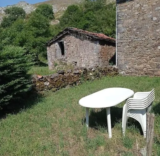 Amplia Y Comoda Casa De Piedra Con Porche Y Jardin Hébergement de vacances San Roque de Ríomiera