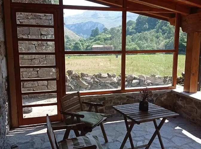 Amplia Y Comoda Casa De Piedra Con Porche Y Jardin Hébergement de vacances San Roque de Ríomiera