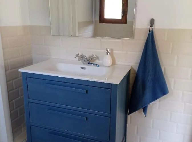 Amplia Y Comoda Casa De Piedra Con Porche Y Jardin Hébergement de vacances