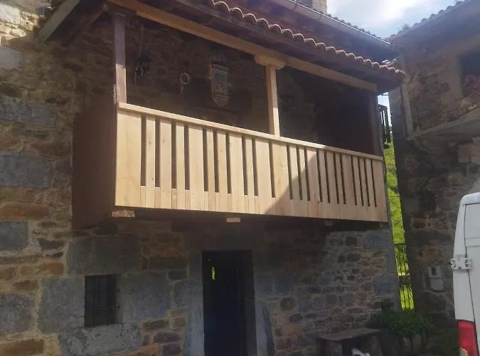 Hébergement de vacances Amplia Y Comoda Casa De Piedra Con Porche Y Jardin *