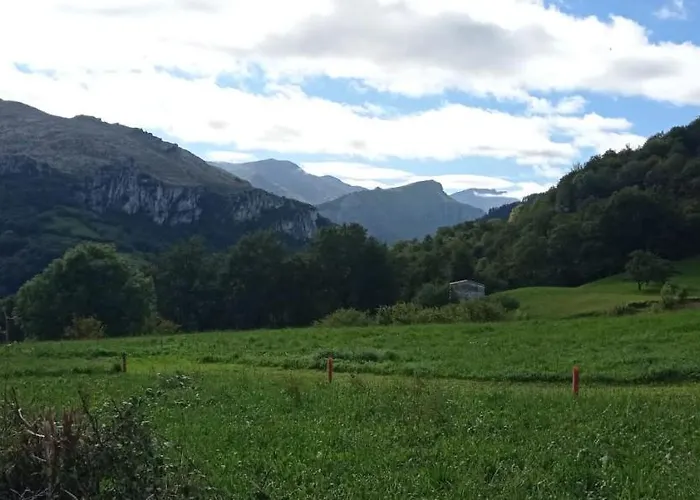 Amplia Y Comoda Casa De Piedra Con Porche Y Jardin *
