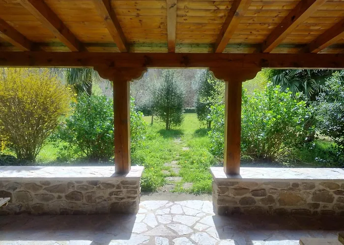 Amplia Y Comoda Casa De Piedra Con Porche Y Jardin Hébergement de vacances
